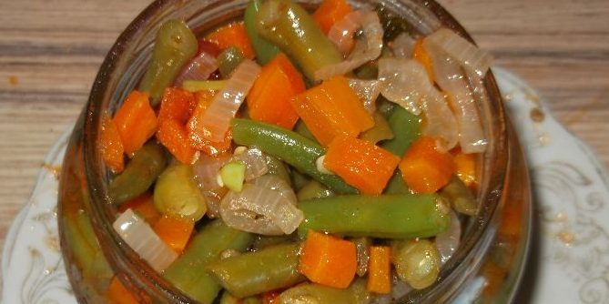 Cum să se pregătească pentru morcovi de iarnă: Salata de morcovi și fasole verde