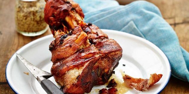 Carne de porc în cuptor: Carne de porc ciolan „Shvaynhakse“ bavarez