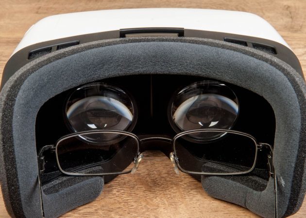 VR-gadget-uri: Zeiss VR One
